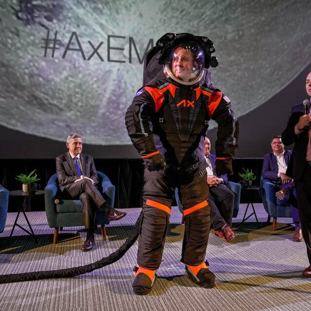 Місячна гонка NASA запізнюється
