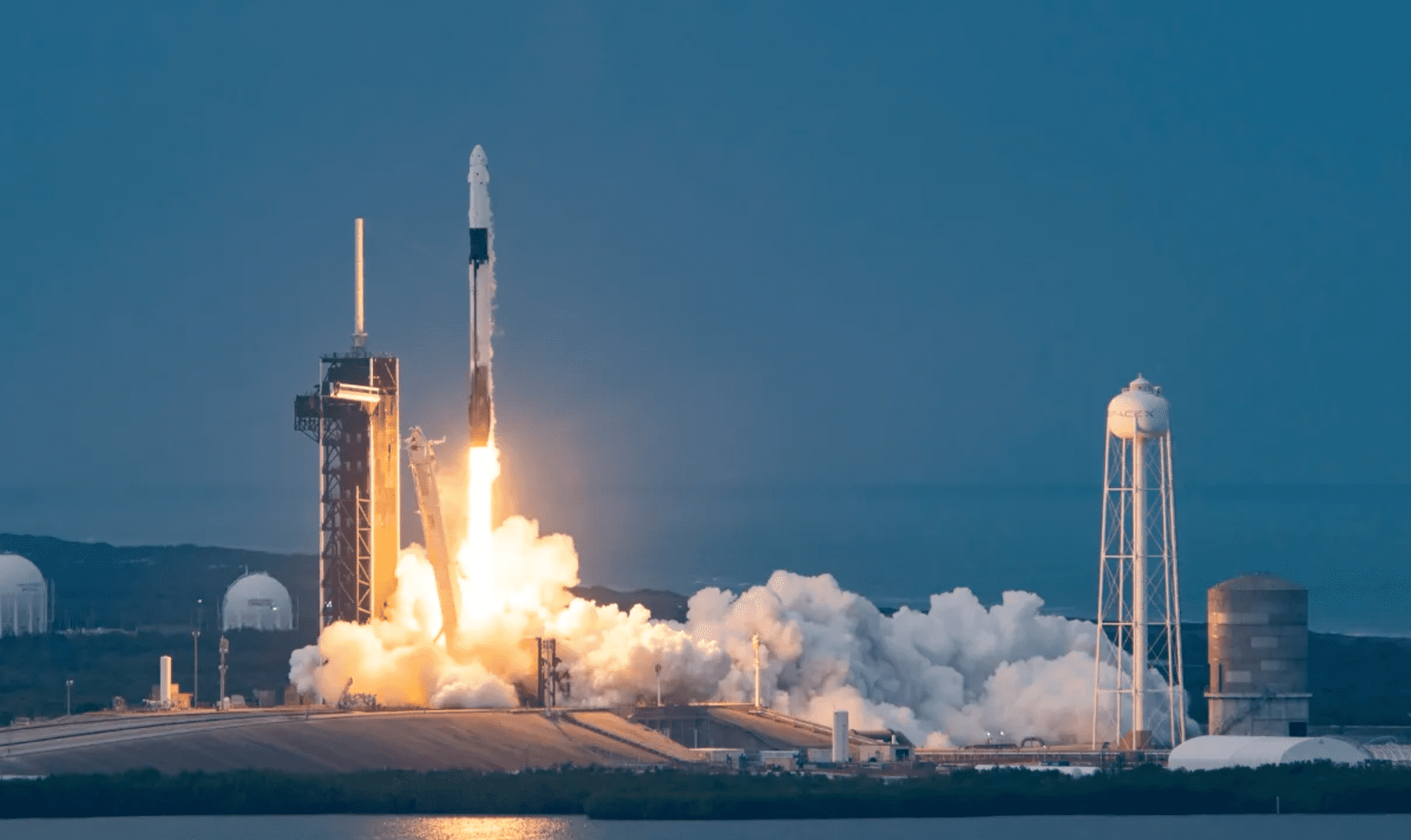 SpaceX запускає третю місію Axiom на МКС