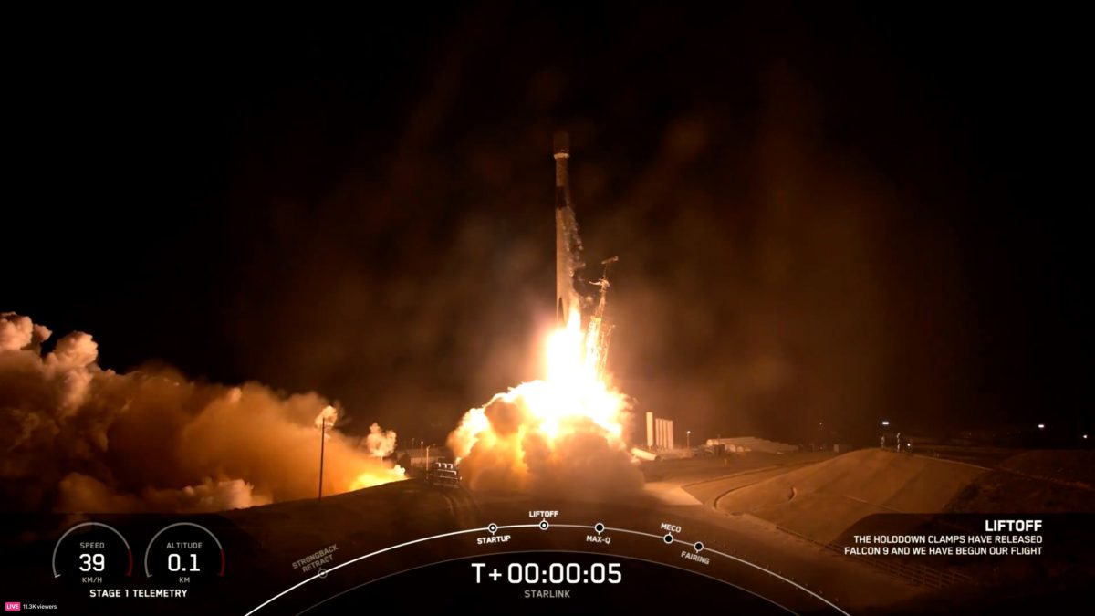 SpaceX розгортає супутники прямого доступу до смартфону