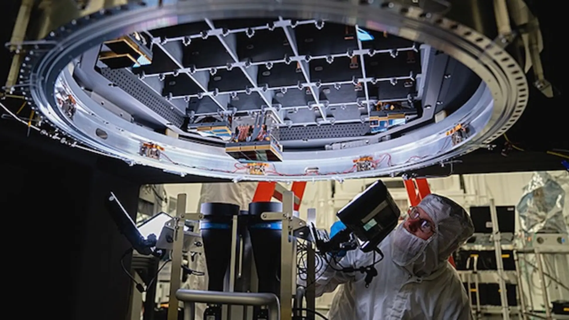 Scientists construct 3-ton camera to detect dangerous asteroids