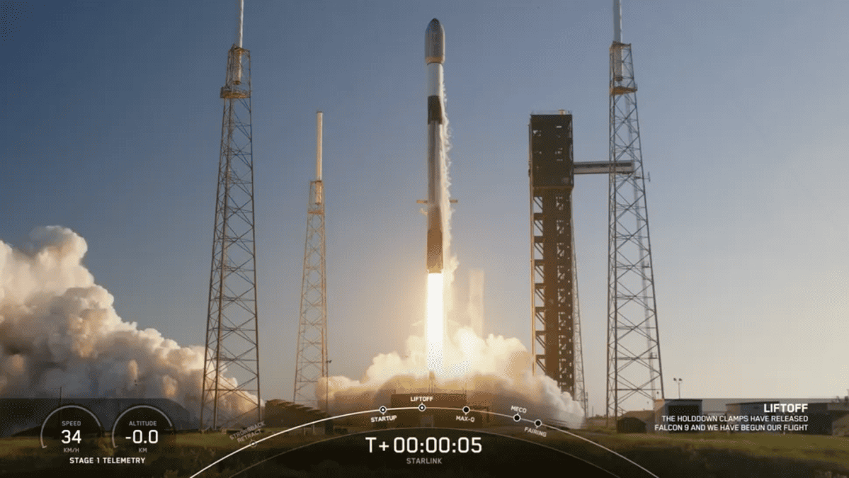 SpaceX запустила 24 супутники Starlink з Флориди, приземливши ракету в морі після затримки через погодні умови